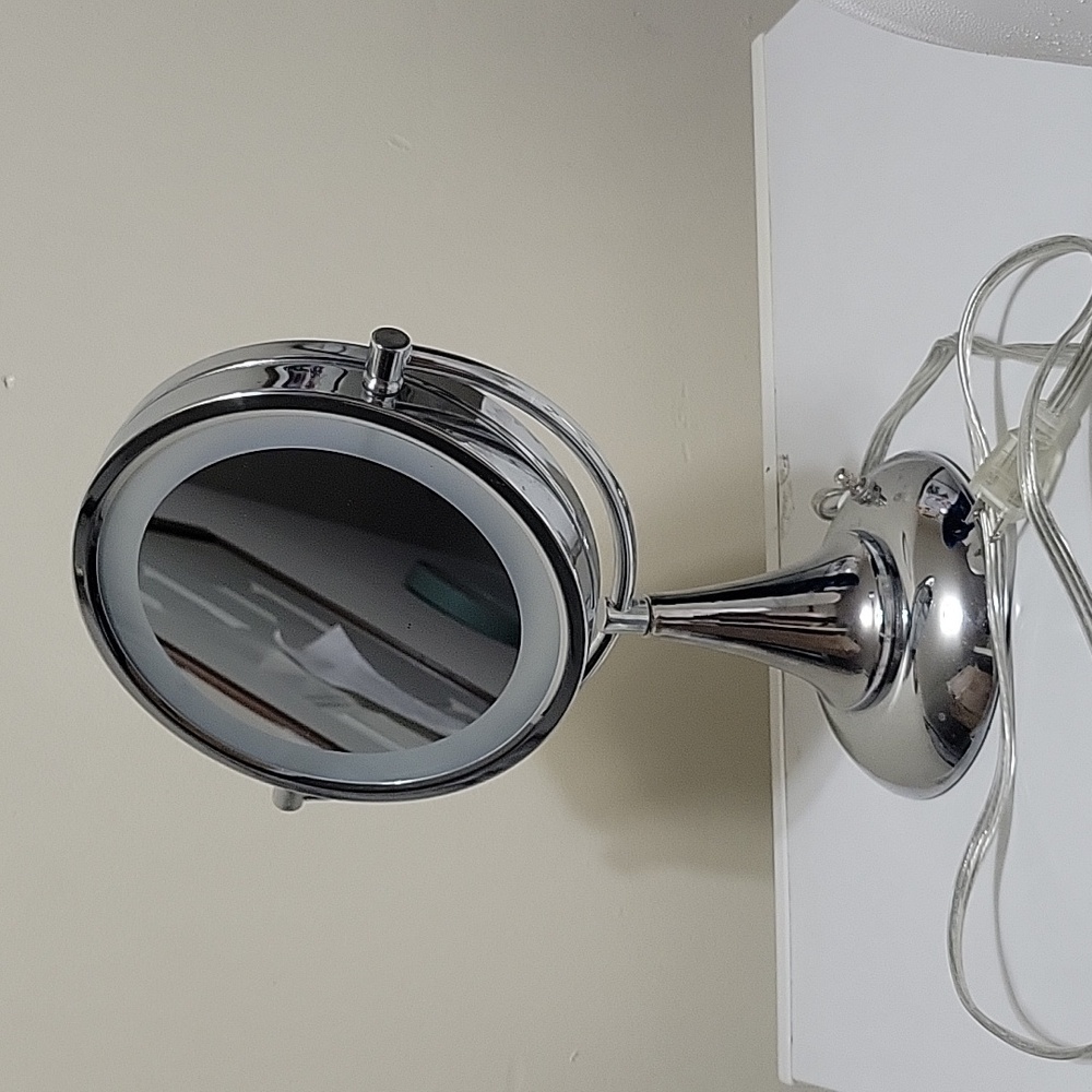 Double Sided Magnifying And Regular Mirror - image 1